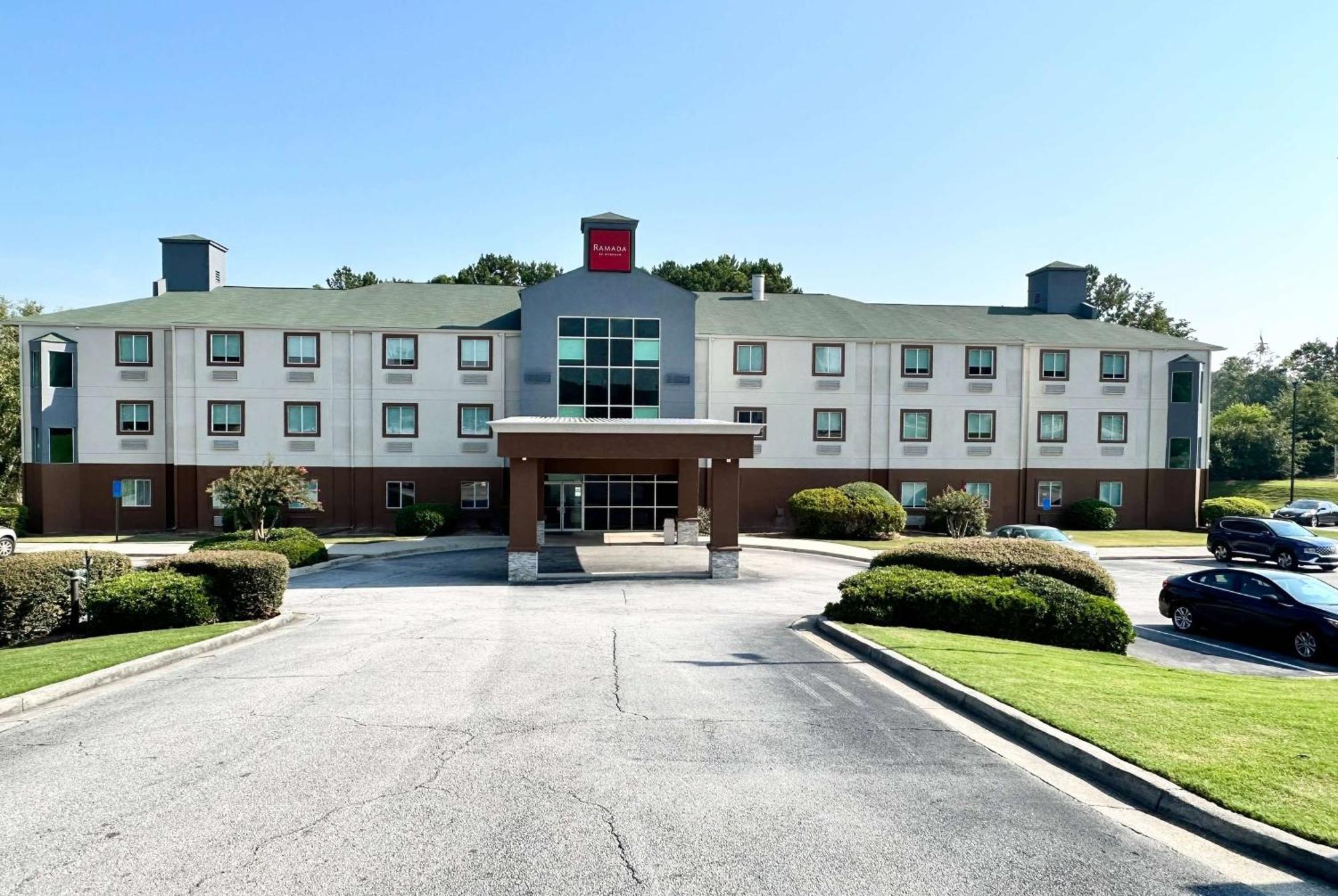 Ramada By Wyndham Lithia Springs Atlanta Hotel Exterior photo